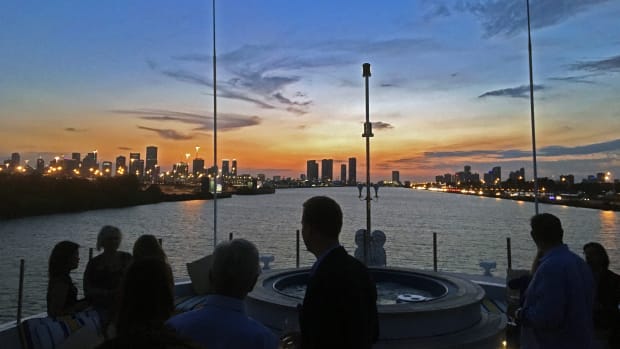 Guests were treated to a spectacular sunset behind a glowing Miami skyline.