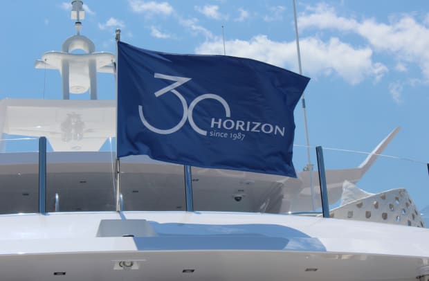 12 Horizon Yachts Rendezvous - Horizon flag 2 RP120