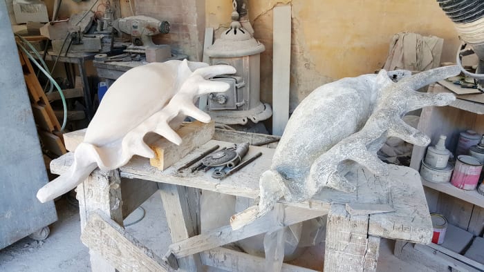 A Lambis shell sculpture 
underway. The gray version on the right is a scale model that helps the sculptor achieve the desired form.