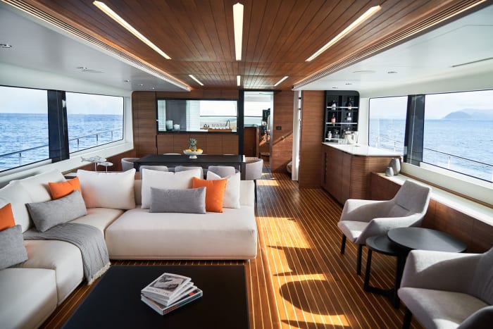 The main deck’s open layout is complemented by large side windows spanning nearly the entire deck, and accented by 
pillows upholstered in CL’s signature orange.