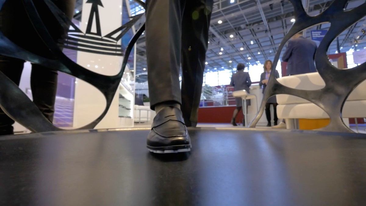  The Dominator experience at boat shows includes shoes with sensors attached to the soles. They tell the virtual-reality program which direction users are turning in real life.
