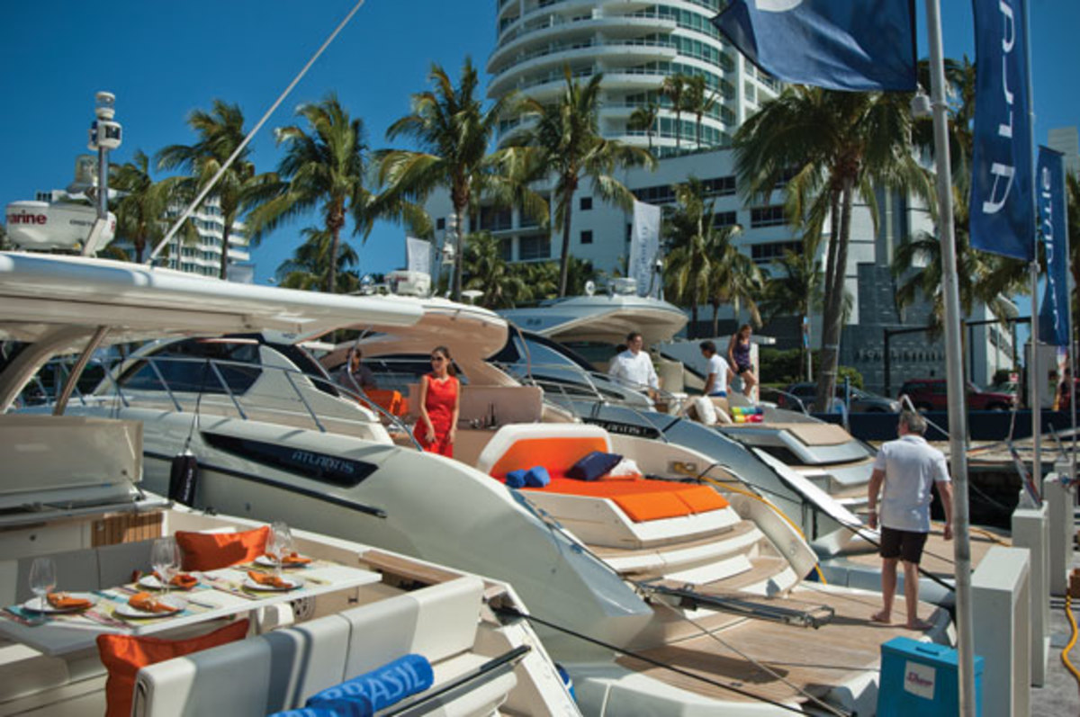 MiamiBoatShow2012-1