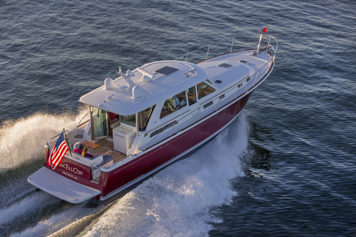 The Sabre 45 Salon Express paints a pretty picture on any dock or at any anchorage. Her classic good looks belie her contemporary construction and efficient hull form.    