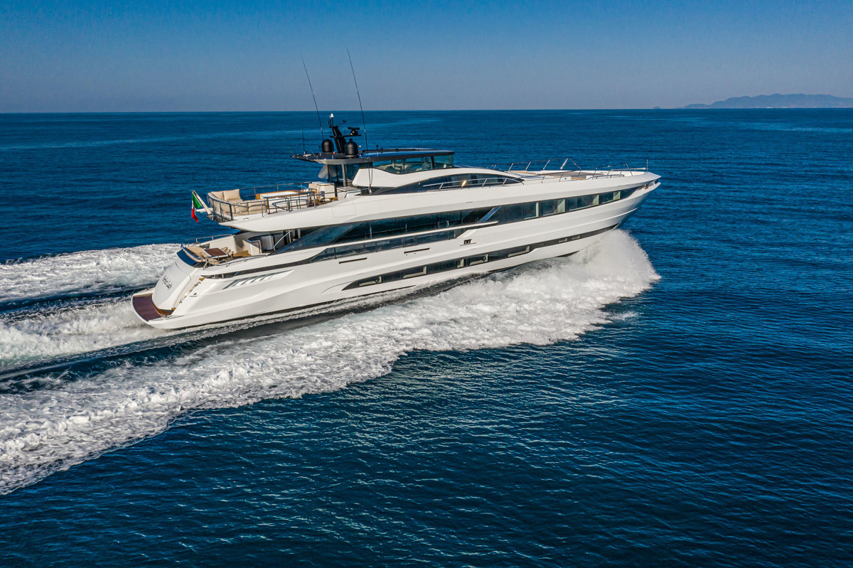 
The Mangusta’s nearly straight sheerline lends it a classically masculine vibe.