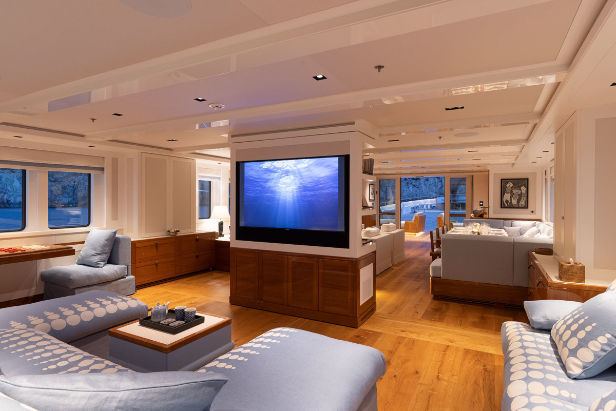 The versatile salon on the main deck encompasses casual group seating, cinema seating and dining for 12. 
