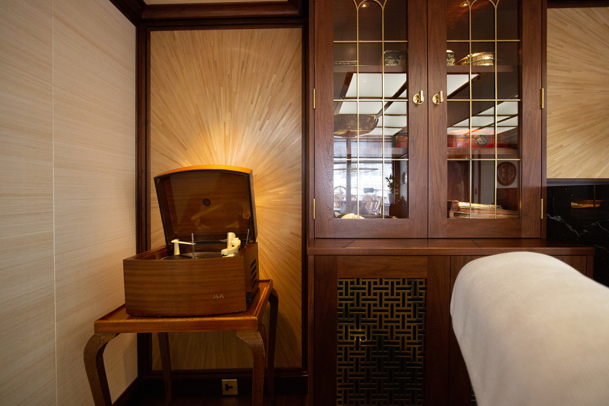 Period details include a working gramophone in the aft salon. 