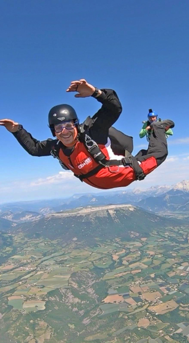 Besnard enjoys skydiving (and scuba diving) in his spare time. 